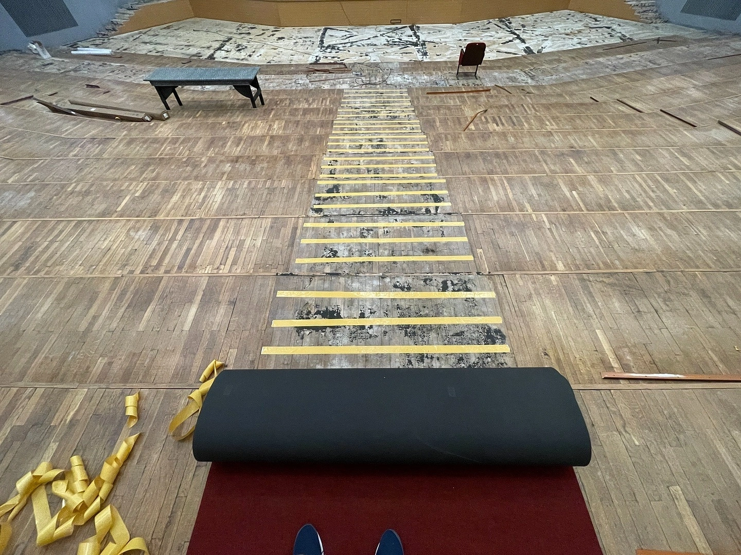 Укладка ковролина в Ивановском театре 20