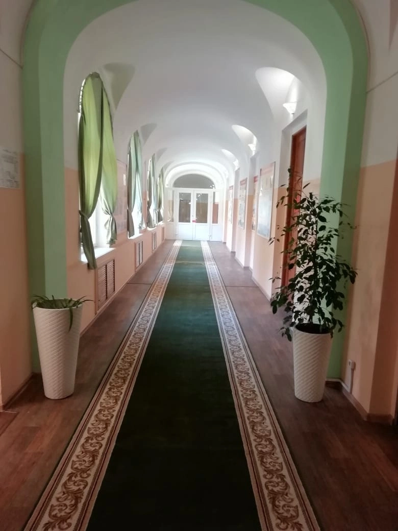 Укладка дорожек в офицерской бронетанковой школе 10