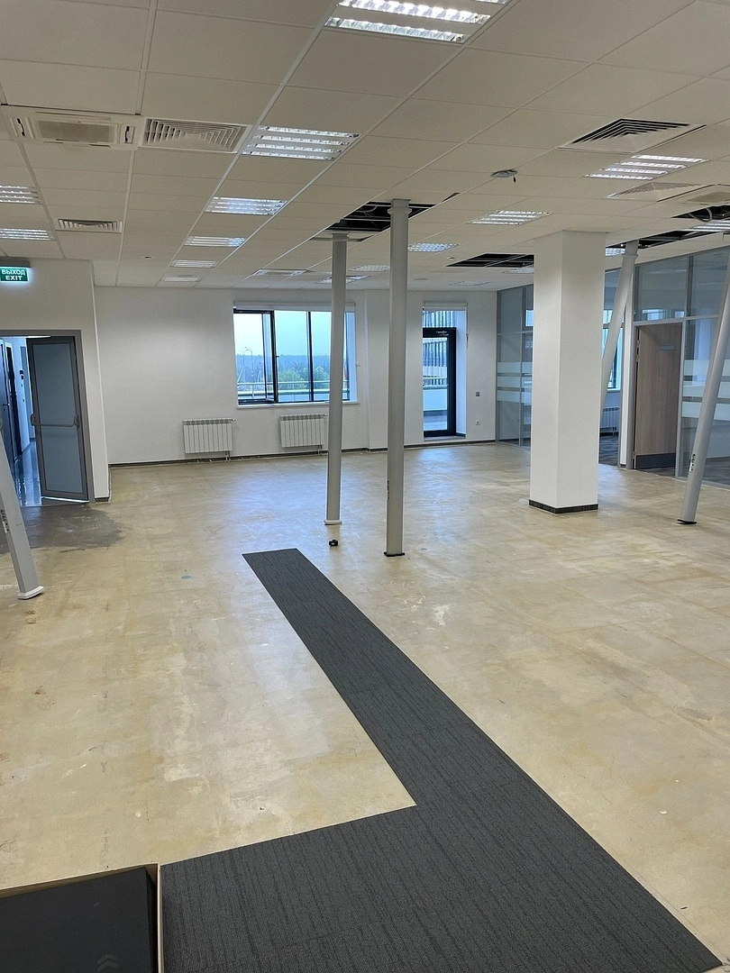 Укладка ковровой плитки в инновационном центре 