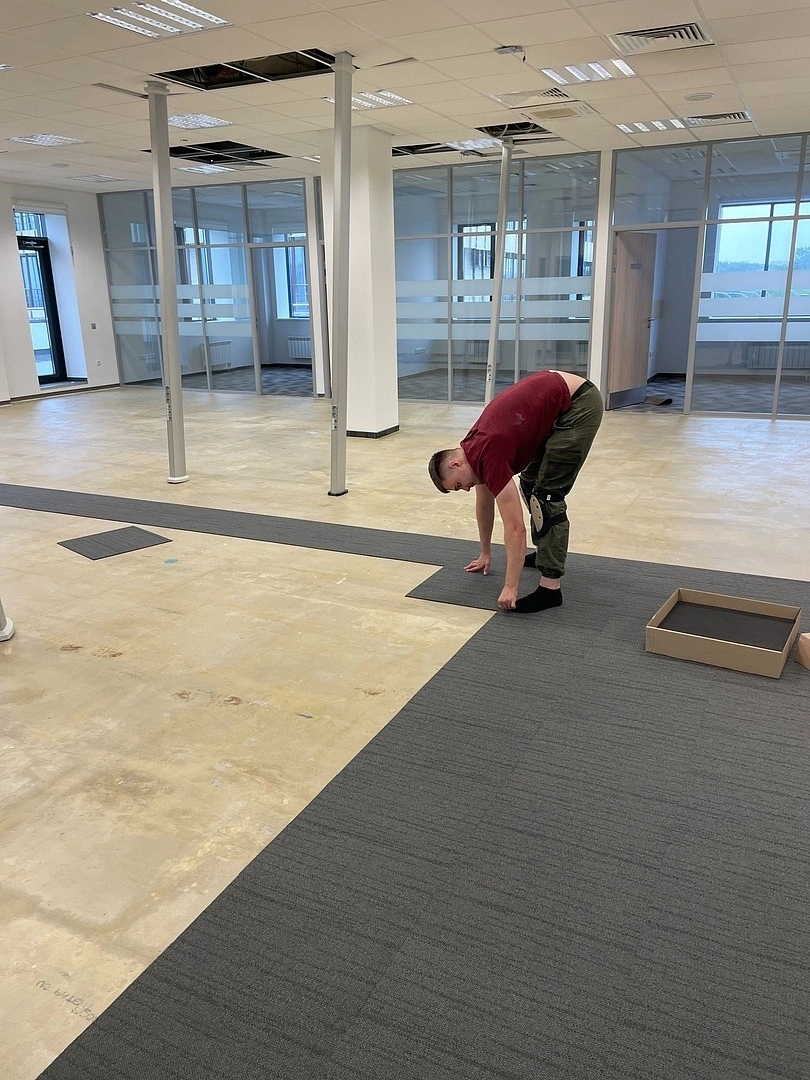 Укладка ковровой плитки в инновационном центре 