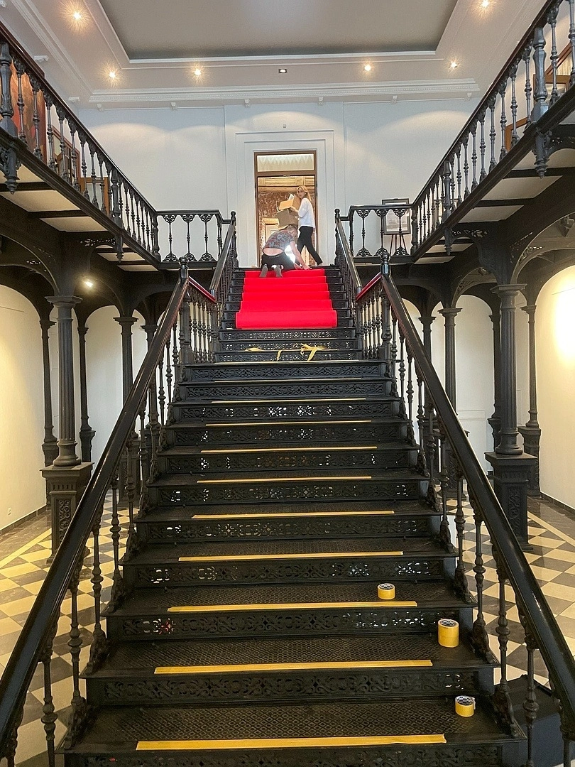 Укладка дорожки в БЦ  