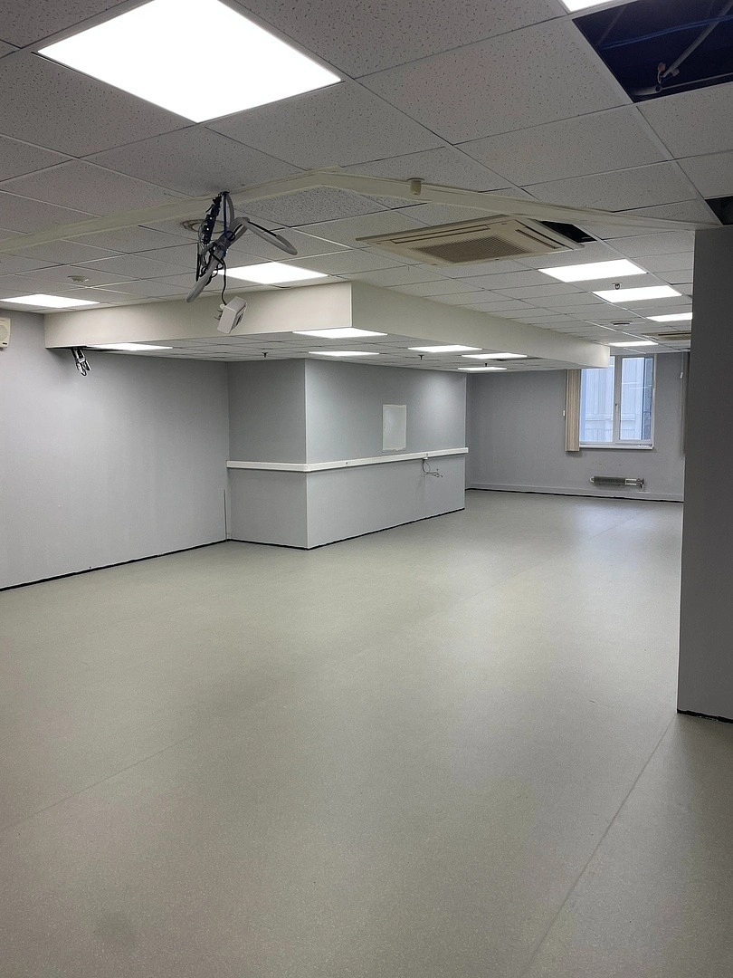 Укладка линолеума в магазине Магнит 12