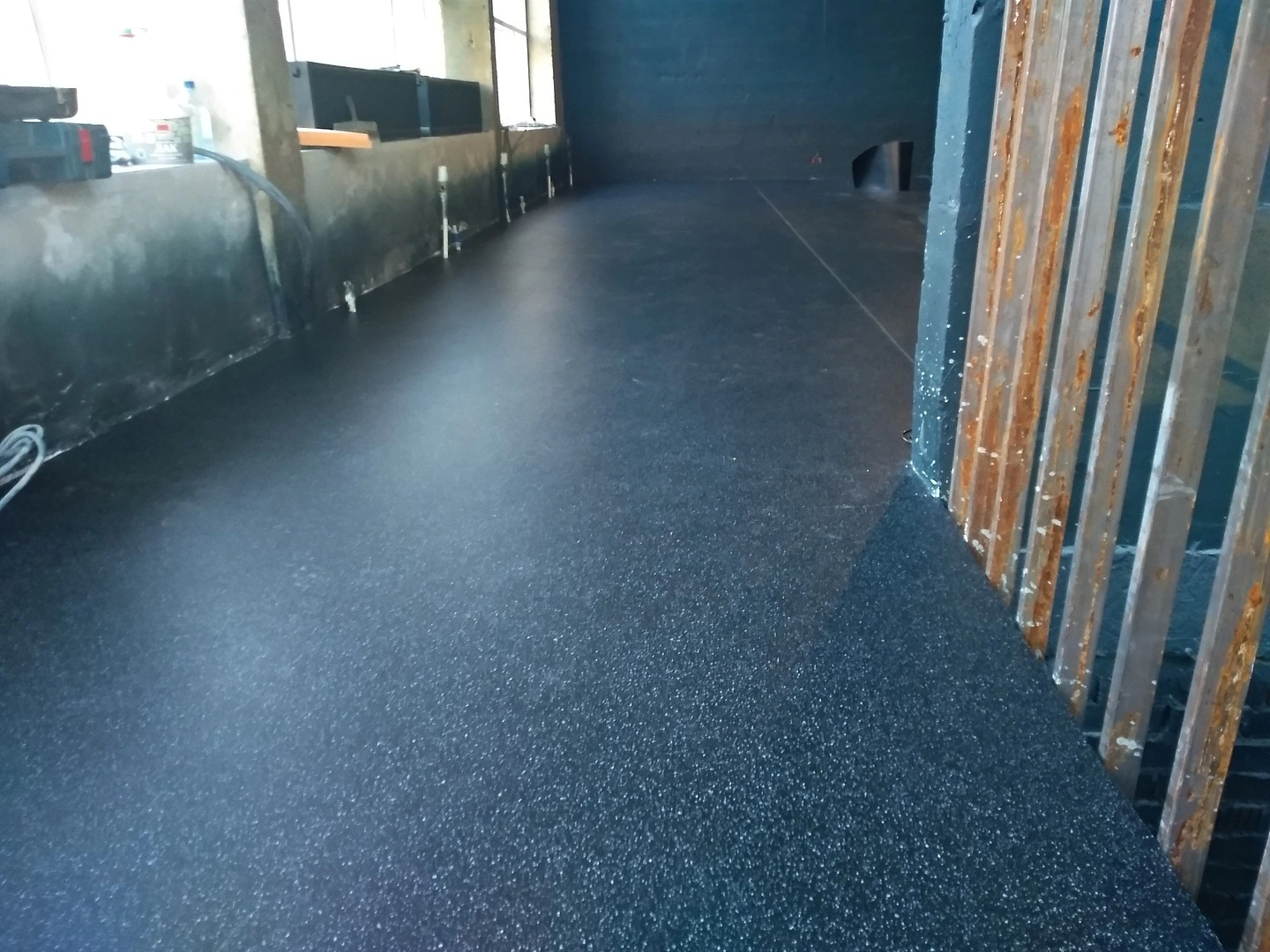 Укладка линолеума  в ресторане 