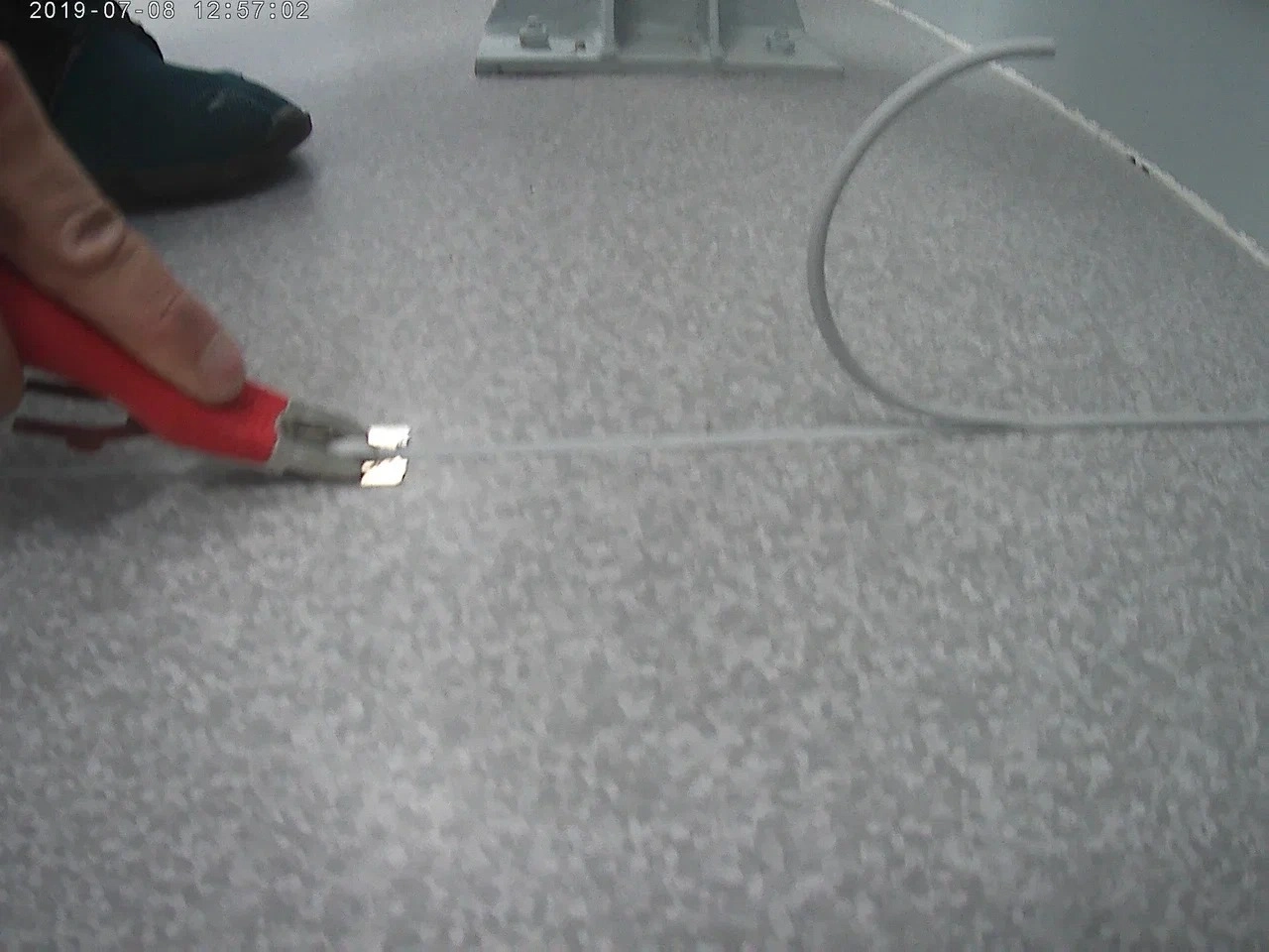 Укладка линолеума  в офисе интернет-магазина 8