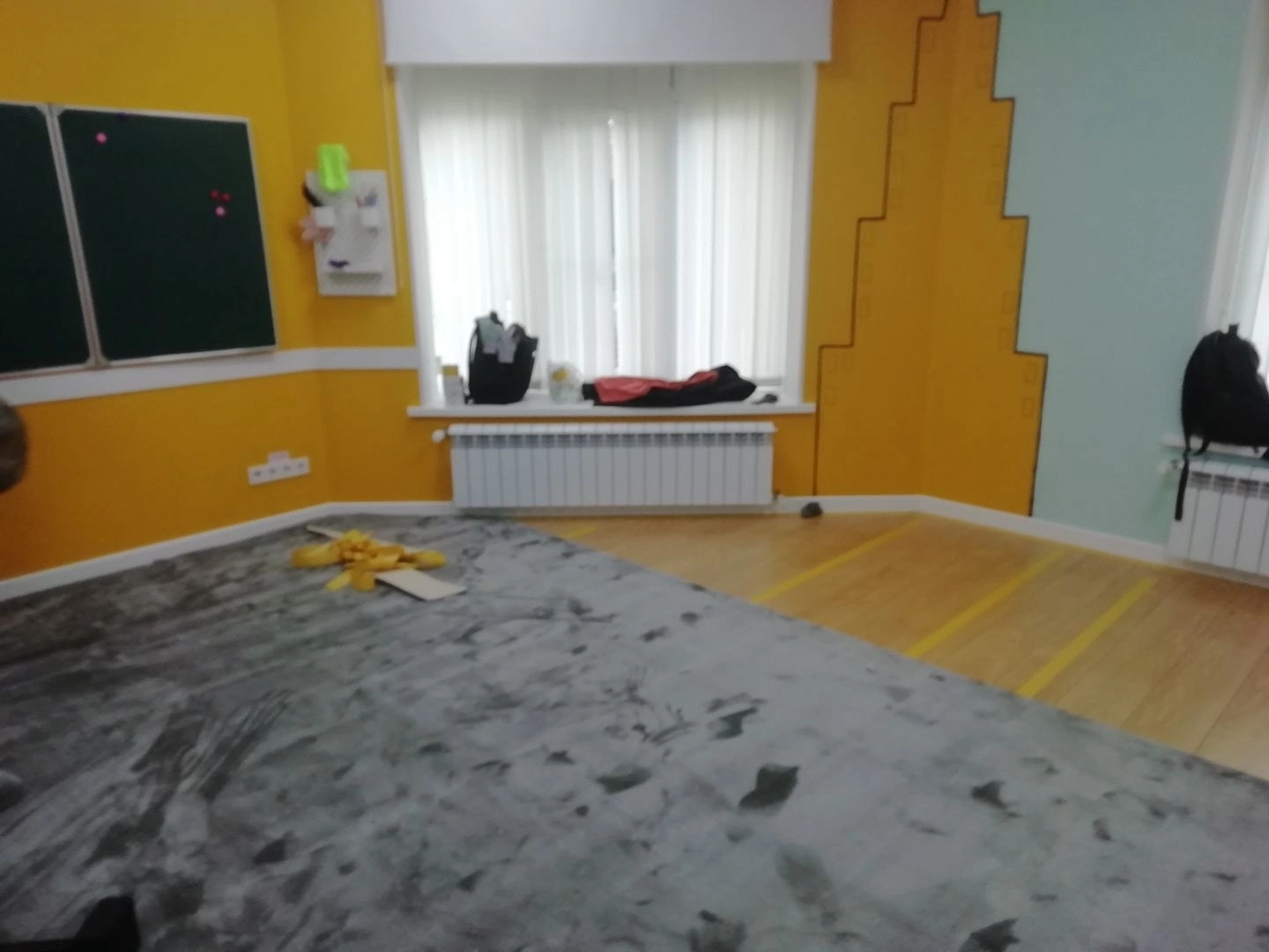 Укладка ковролина в школе английского языка 5