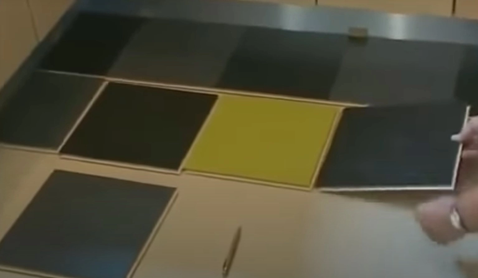 Укладка плиточного мармолеума