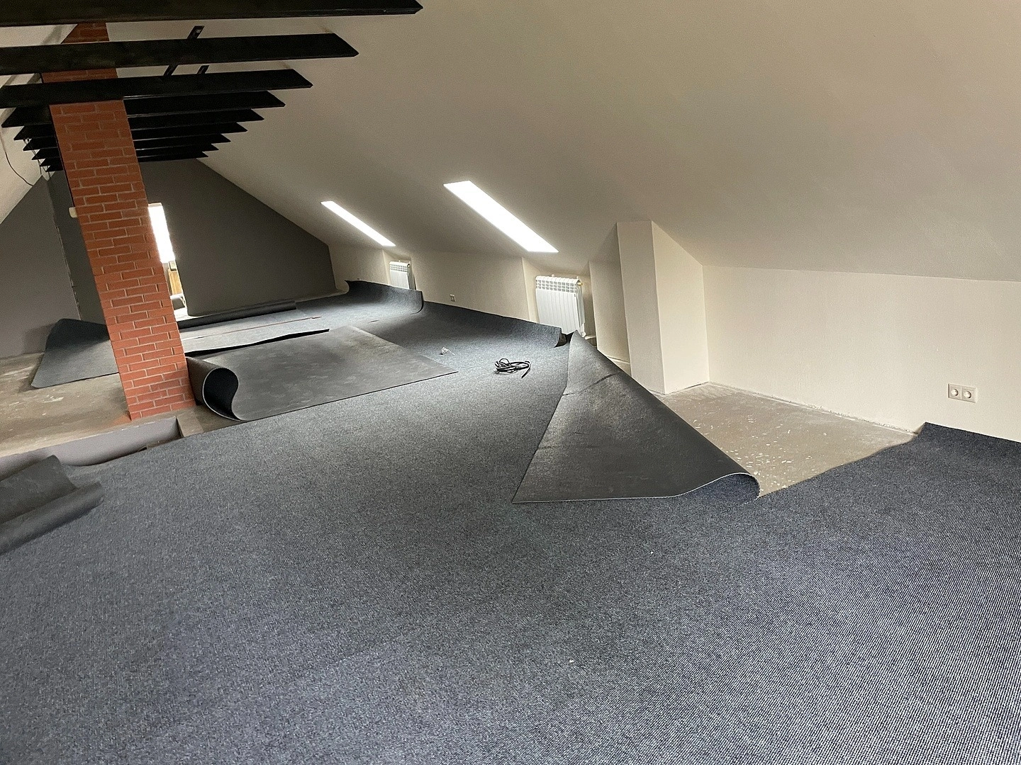 Укладка ковролина  в коттедже 9