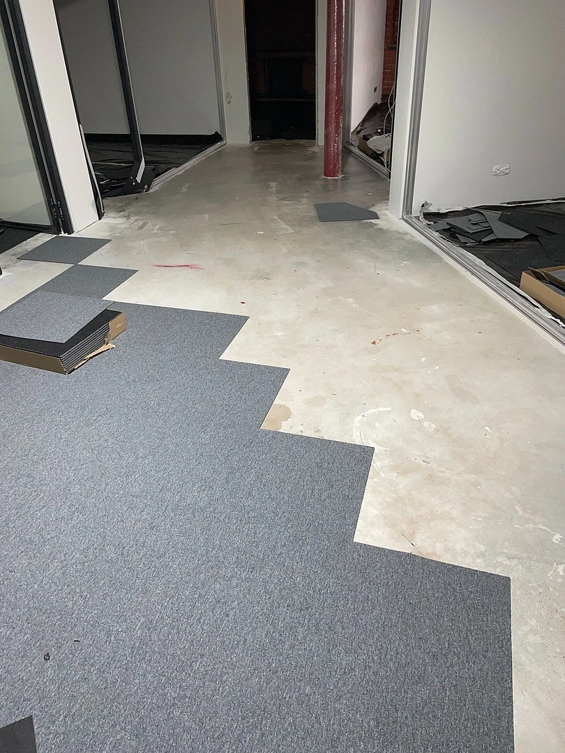 Укладка ковровой плитки в архитектурном бюро 26