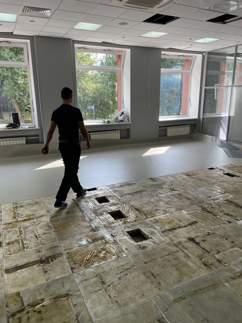 Укладка линолеума в магазине 5