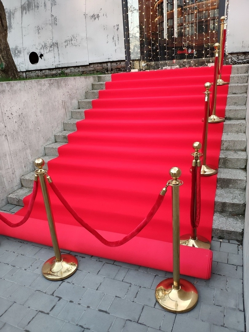 Укладка дорожки для съемок рекламы