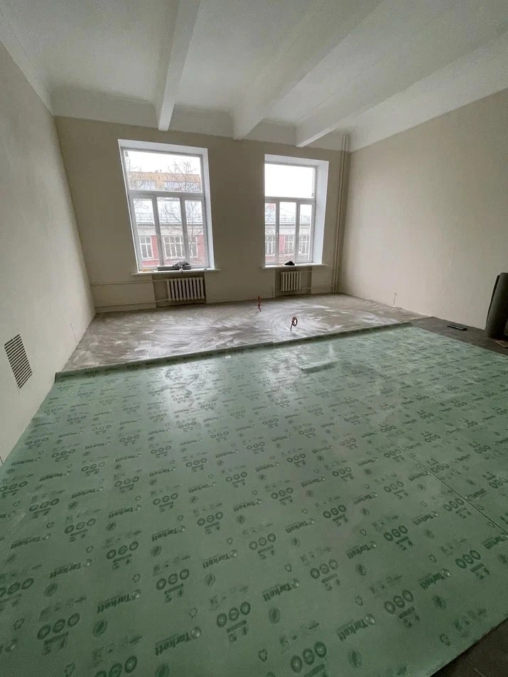 Укладка линолеума в офисе  2