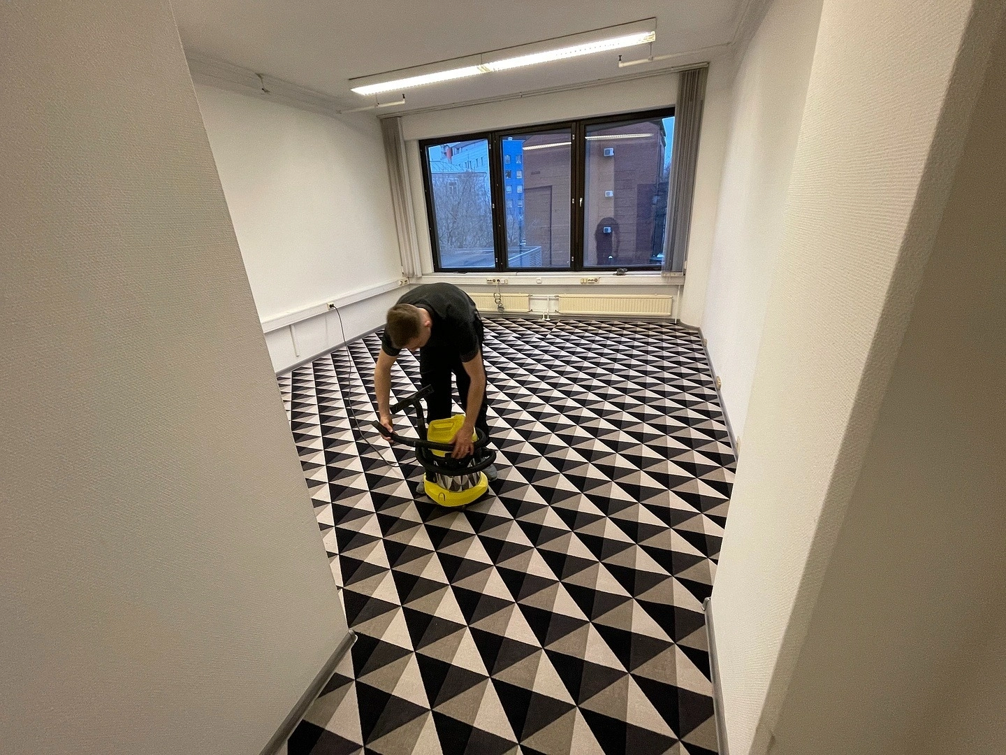 Укладка ковролина в AZIMUT Hotel  6