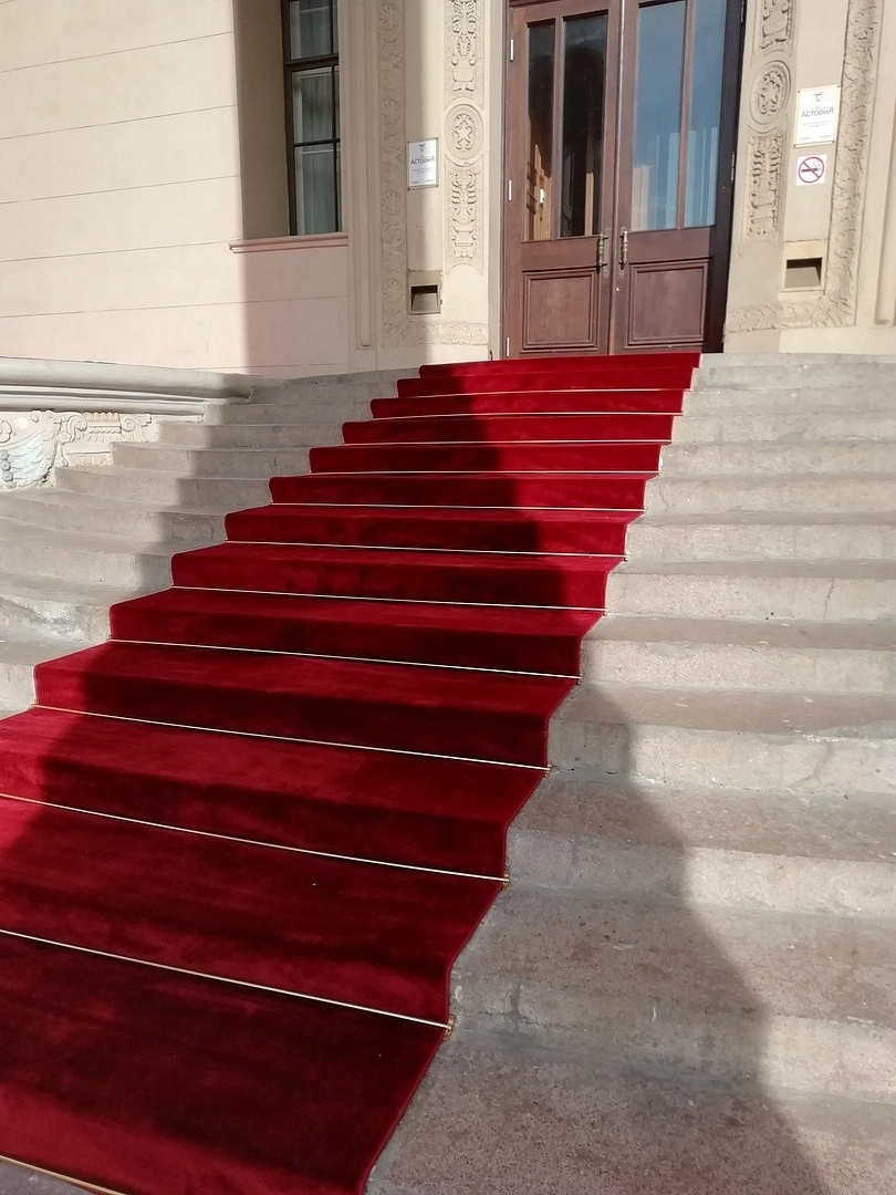 Укладка дорожки в ресторане Астория 3