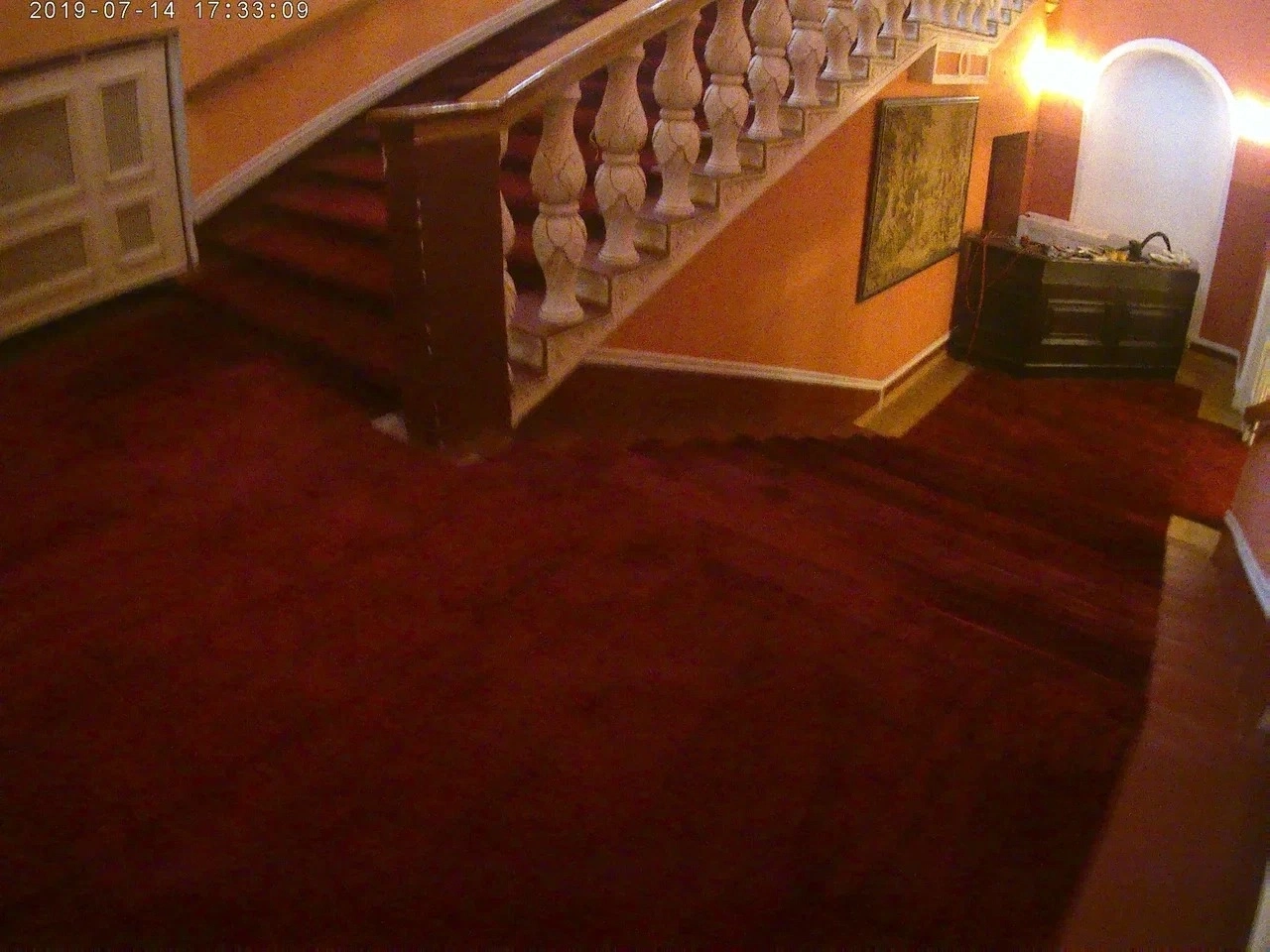 Укладка дорожки в ресторане 