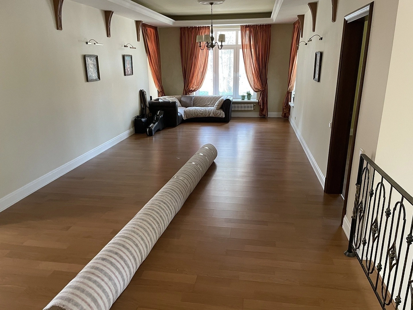 Укладка ковролина в коттедже 2