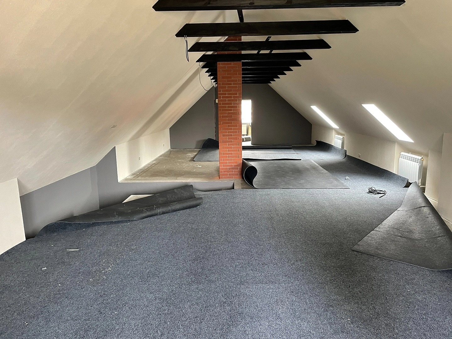 Укладка ковролина  в коттедже 8