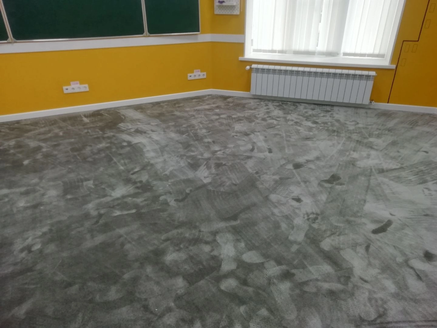 Укладка ковролина в школе английского языка 9