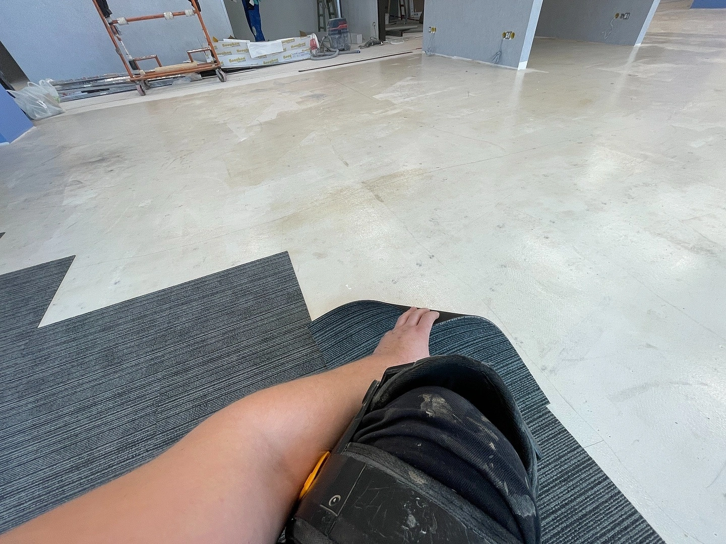 Укладка ковровой плитки в ГНИВЦ 7