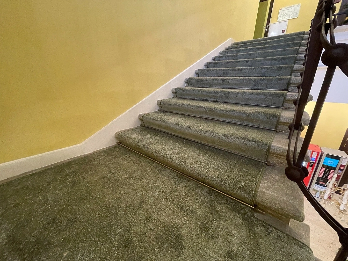 Укладка ковролина в Министерстве культуры РФ 2