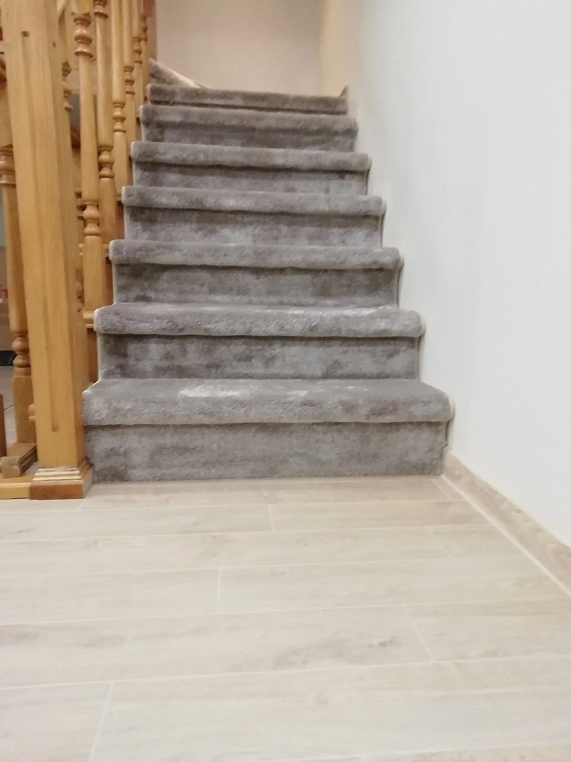 Укладка ковролина на лестницу  3