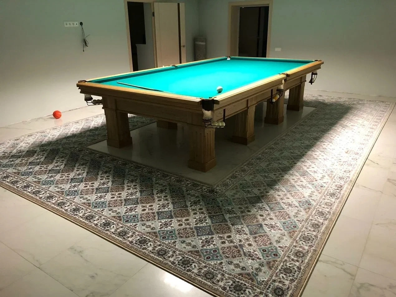 Укладка дорожки вокруг бильярдного стола