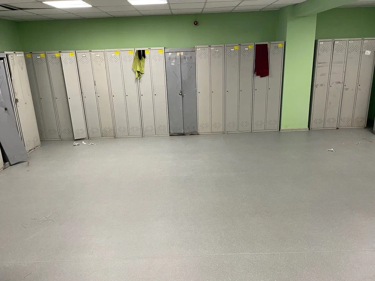 Укладка линолеума в МБОУ  школа № 13 - СОШ № 7 4