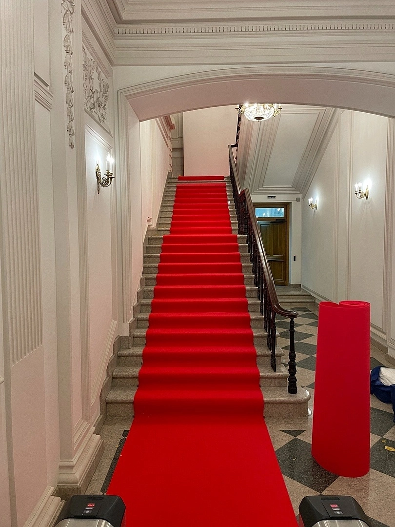 Укладка дорожки в Доходном  доме В.И. Фирсановой 5