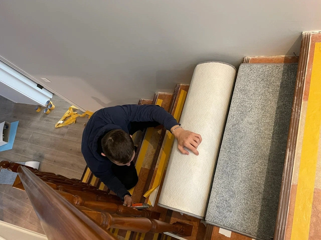 Оверлок и укладка ковролина в коттедже 7