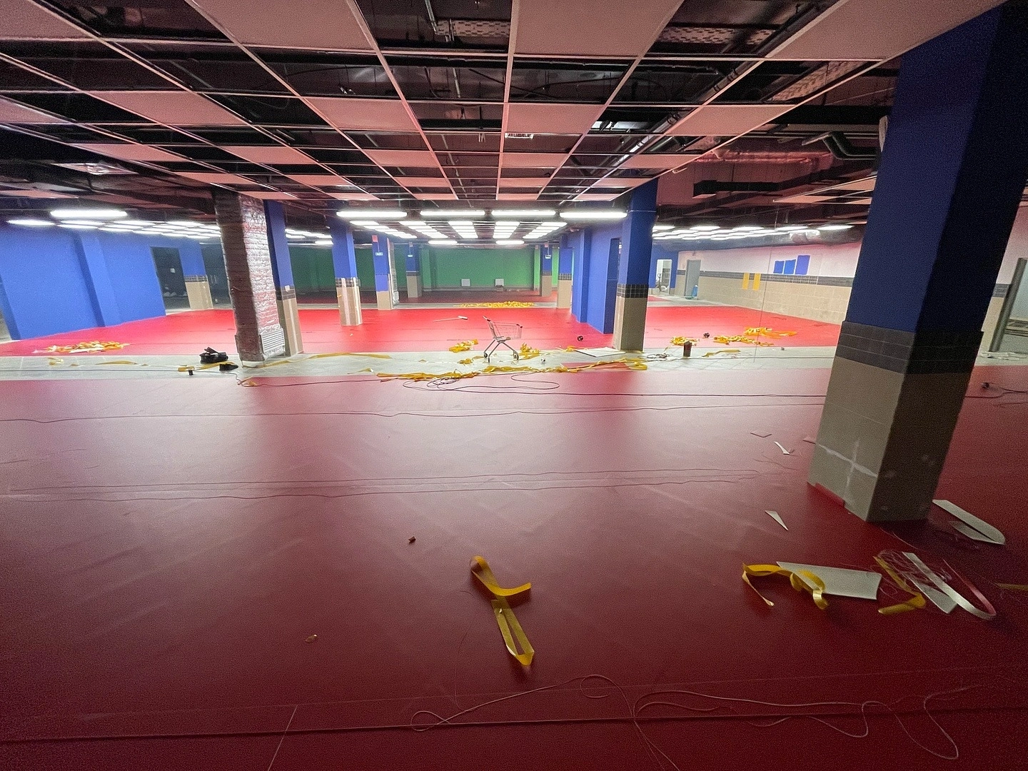 Укладка линолеума в ТЦ Виктория Плаза 5