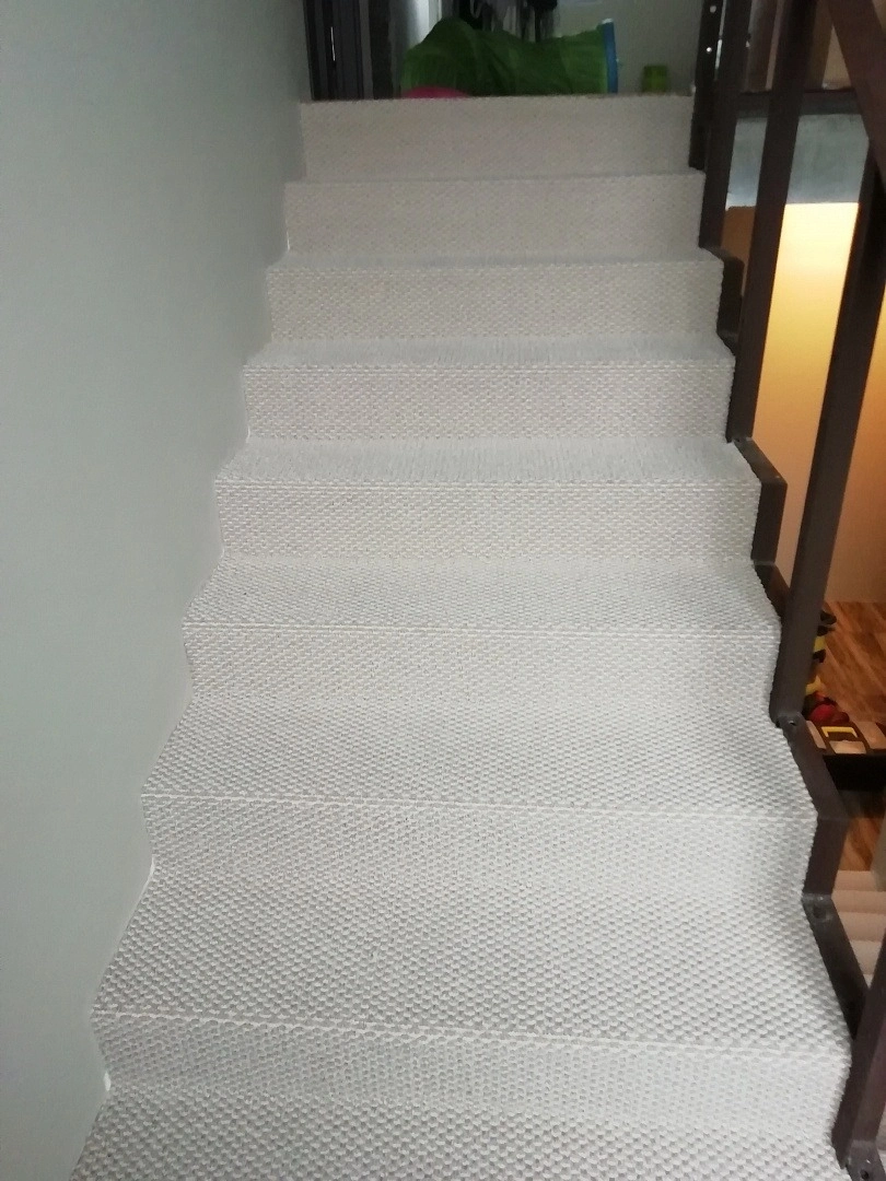 Укладка ковролина в коттедже 9