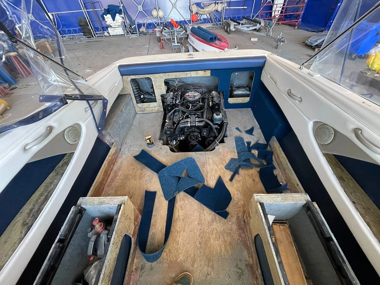 Укладка ковролина на катере 5