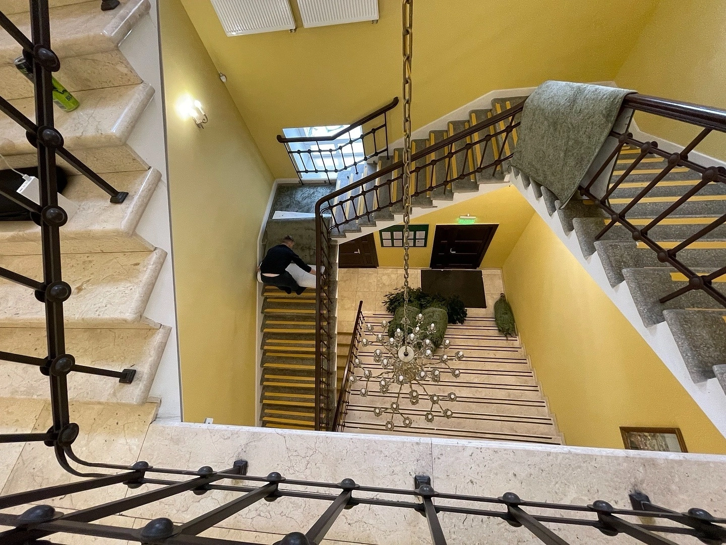 Укладка ковролина в Министерстве культуры РФ 11