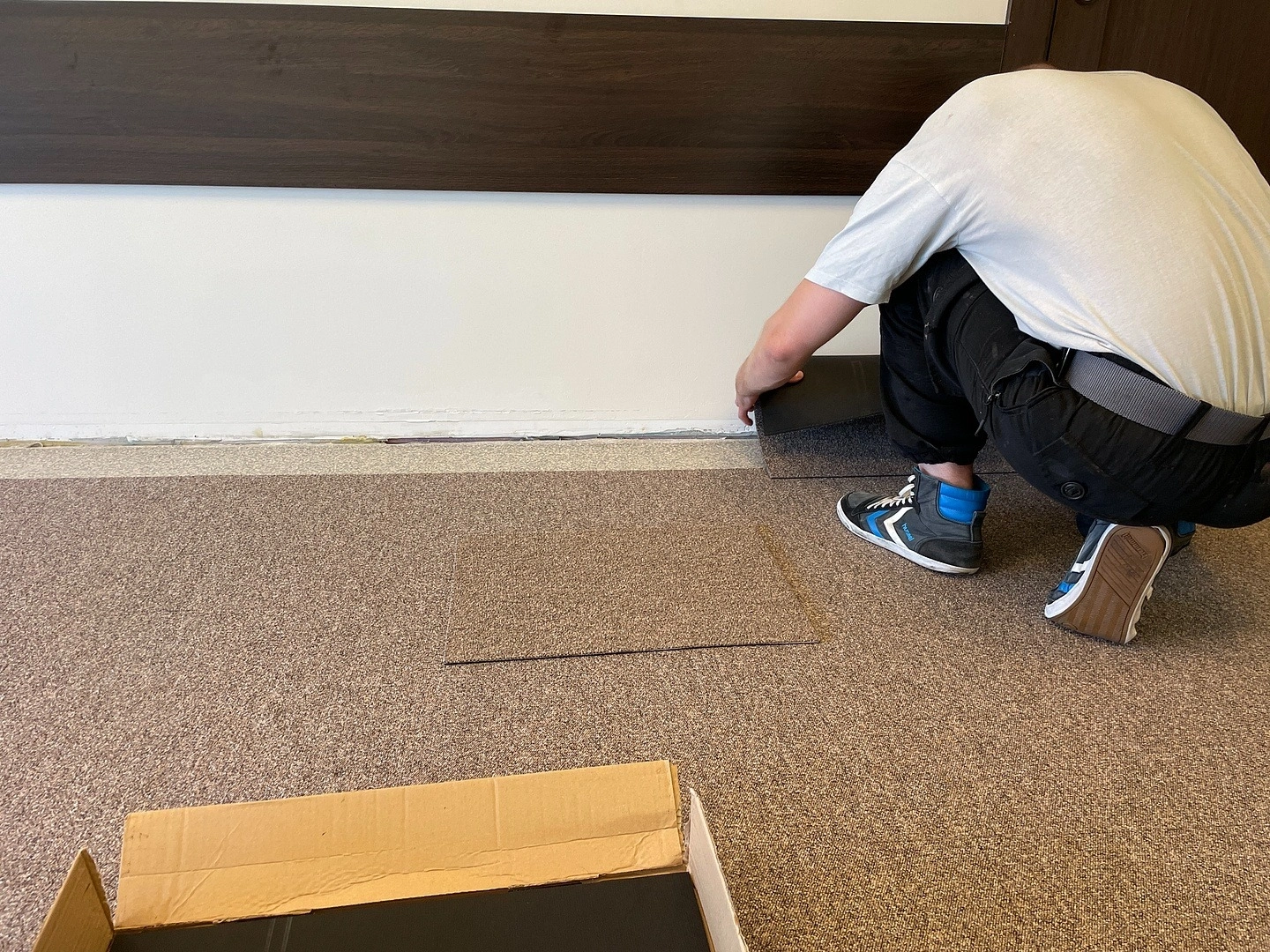 Укладка ковровой плитки в ТЦ Щелковский 8