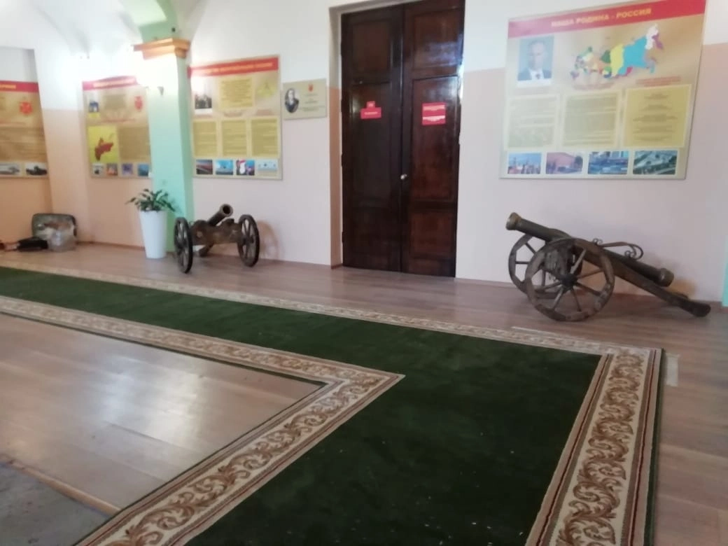 Укладка дорожек в офицерской бронетанковой школе 14