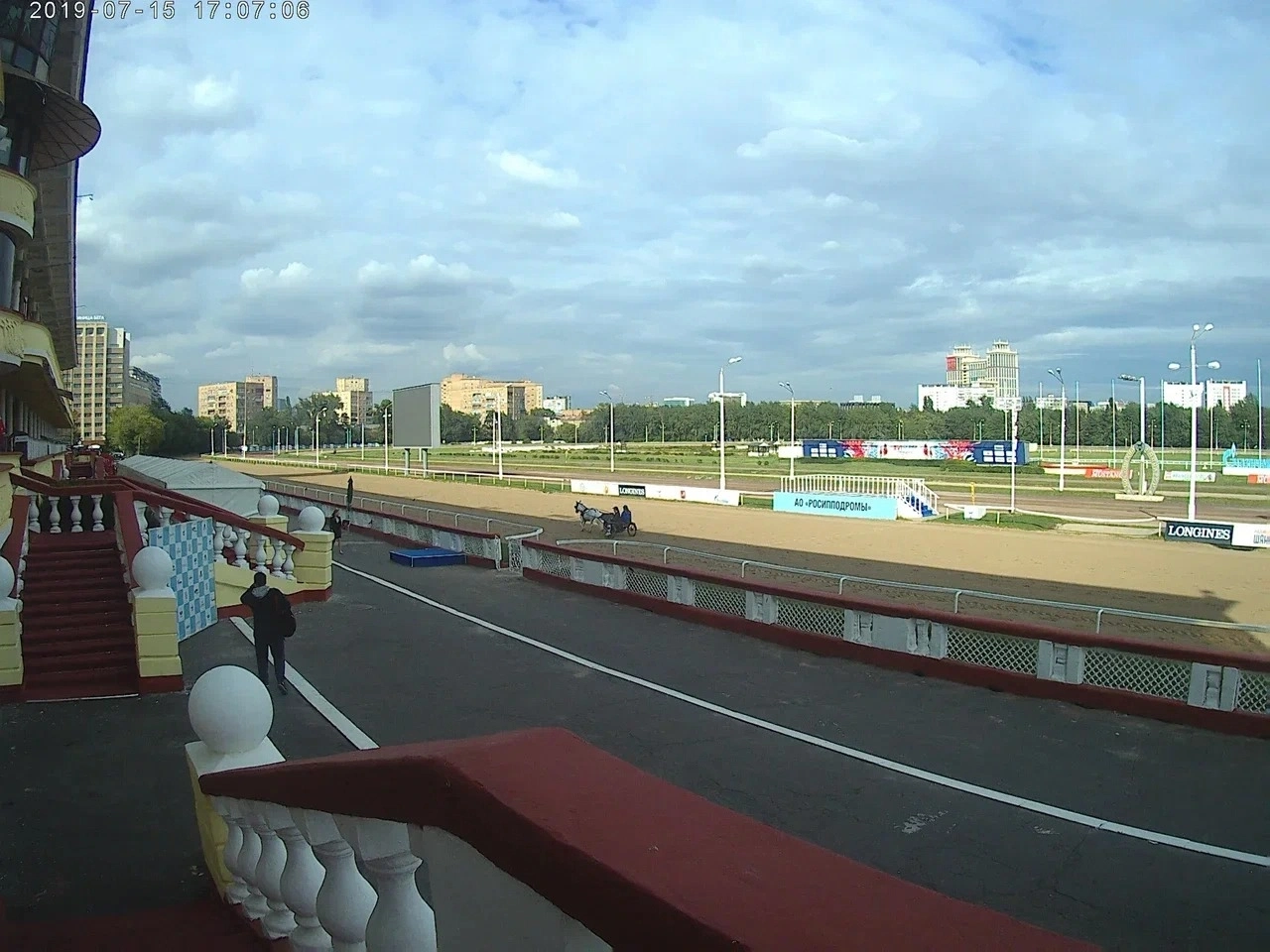 Укладка дорожки в ресторане 