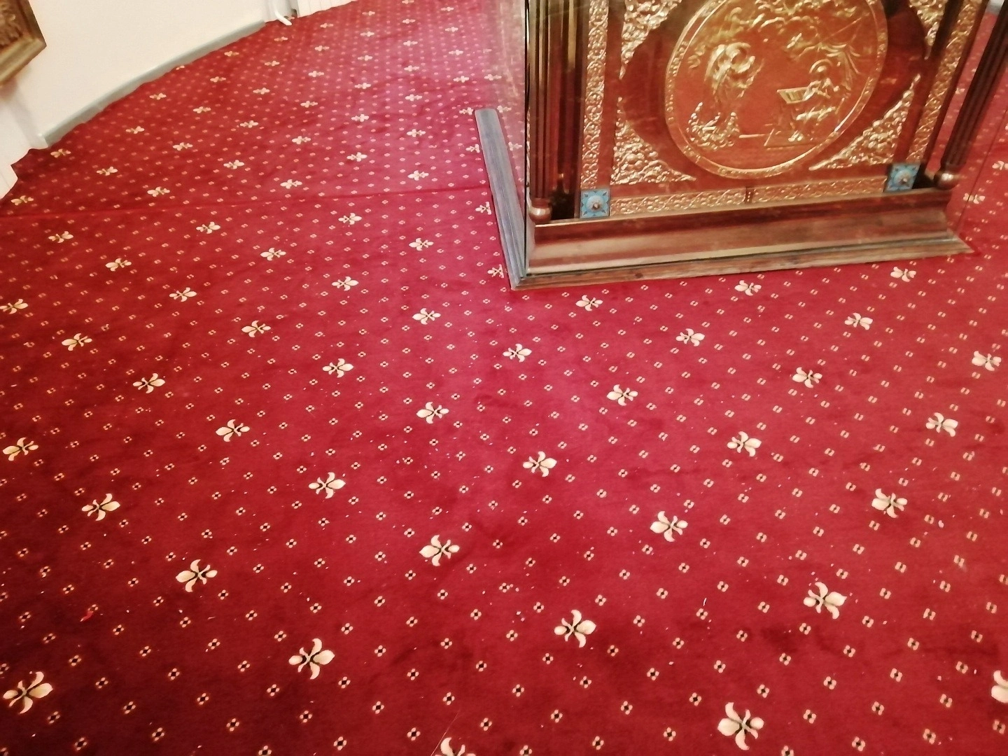 Оверлок ковролина в Церкви Андрея Первозванного