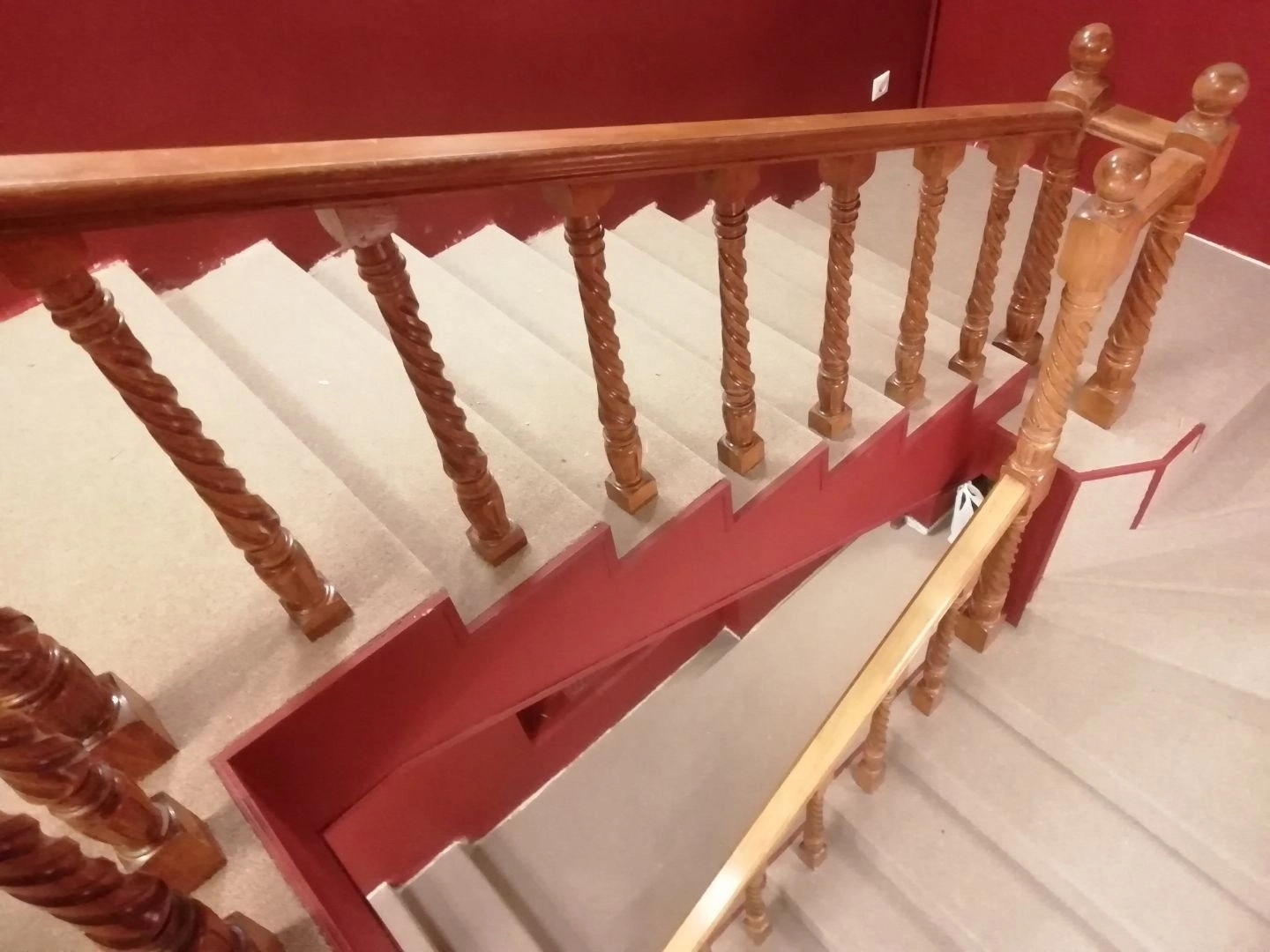 Укладка ковролина  в коттедже 5