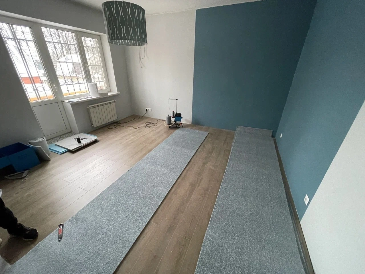 Оверлок и укладка ковролина в коттедже 2