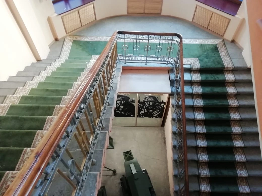 Укладка дорожек в офицерской бронетанковой школе 8