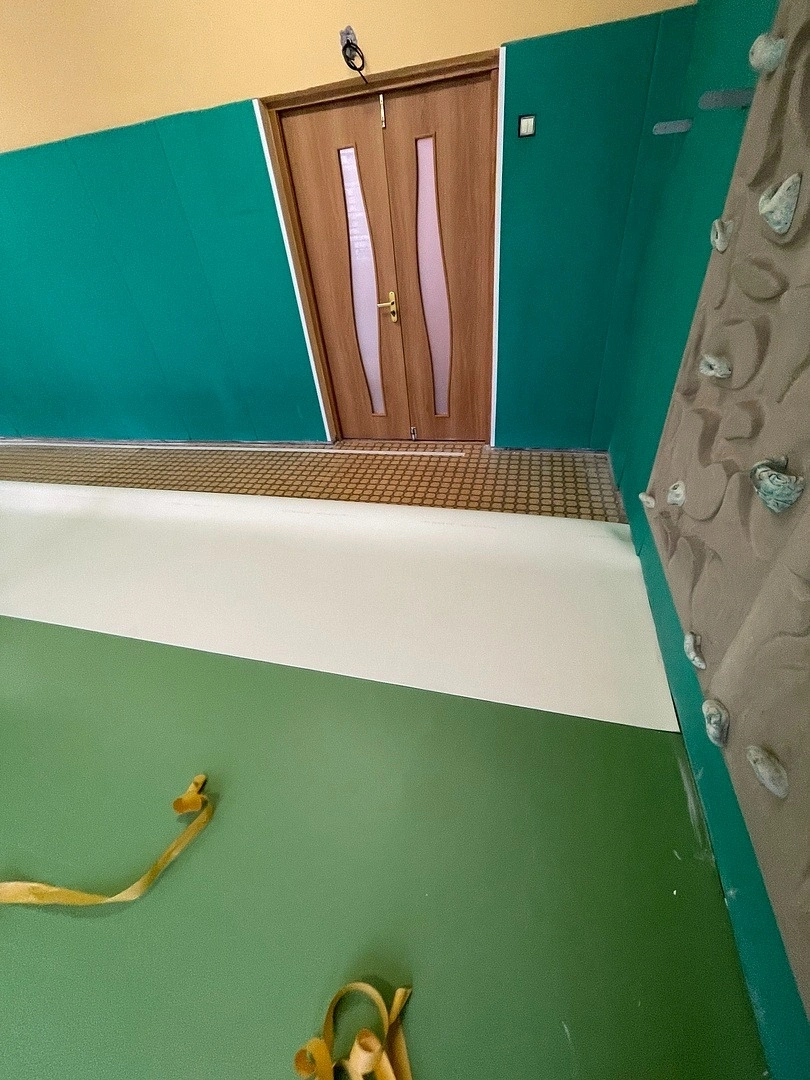 Укладка линолеума в школе №2087 6