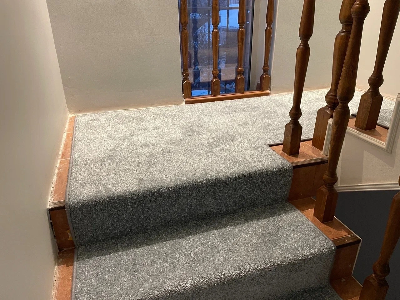 Оверлок и укладка ковролина в коттедже 16