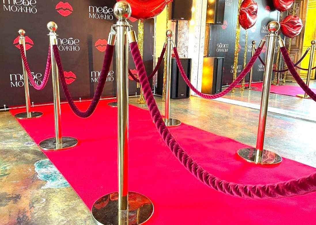 Аренда столбиков с канатами