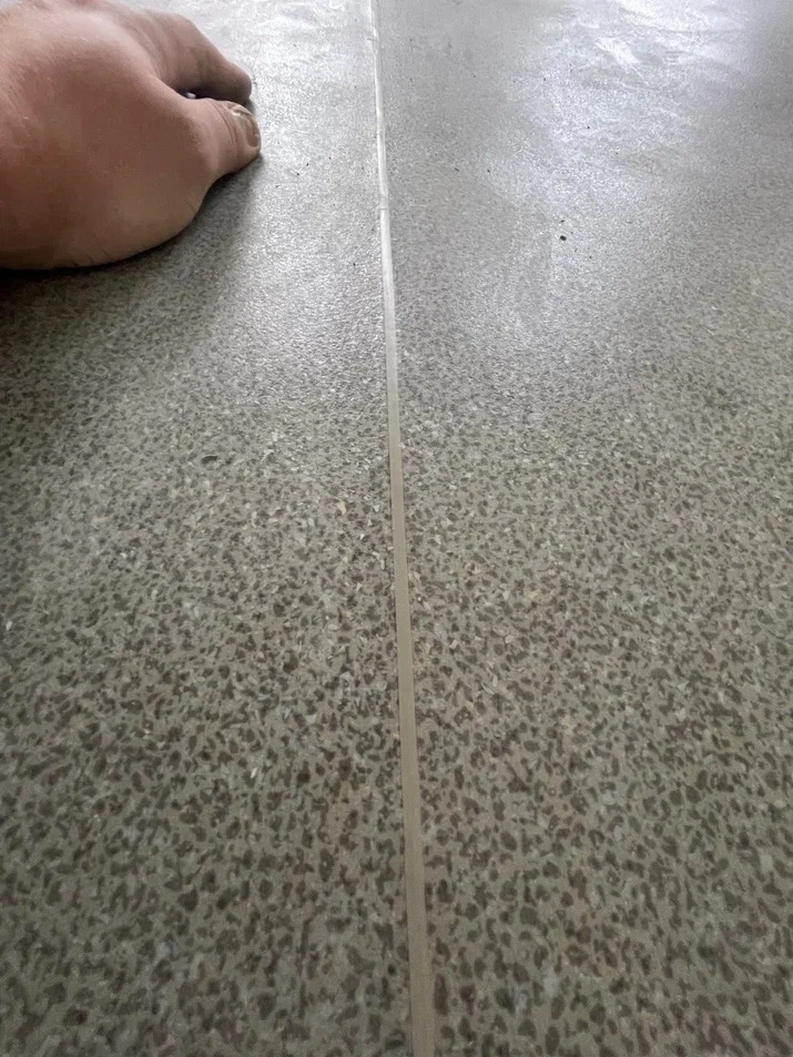 Укладка линолеума в офисе  10