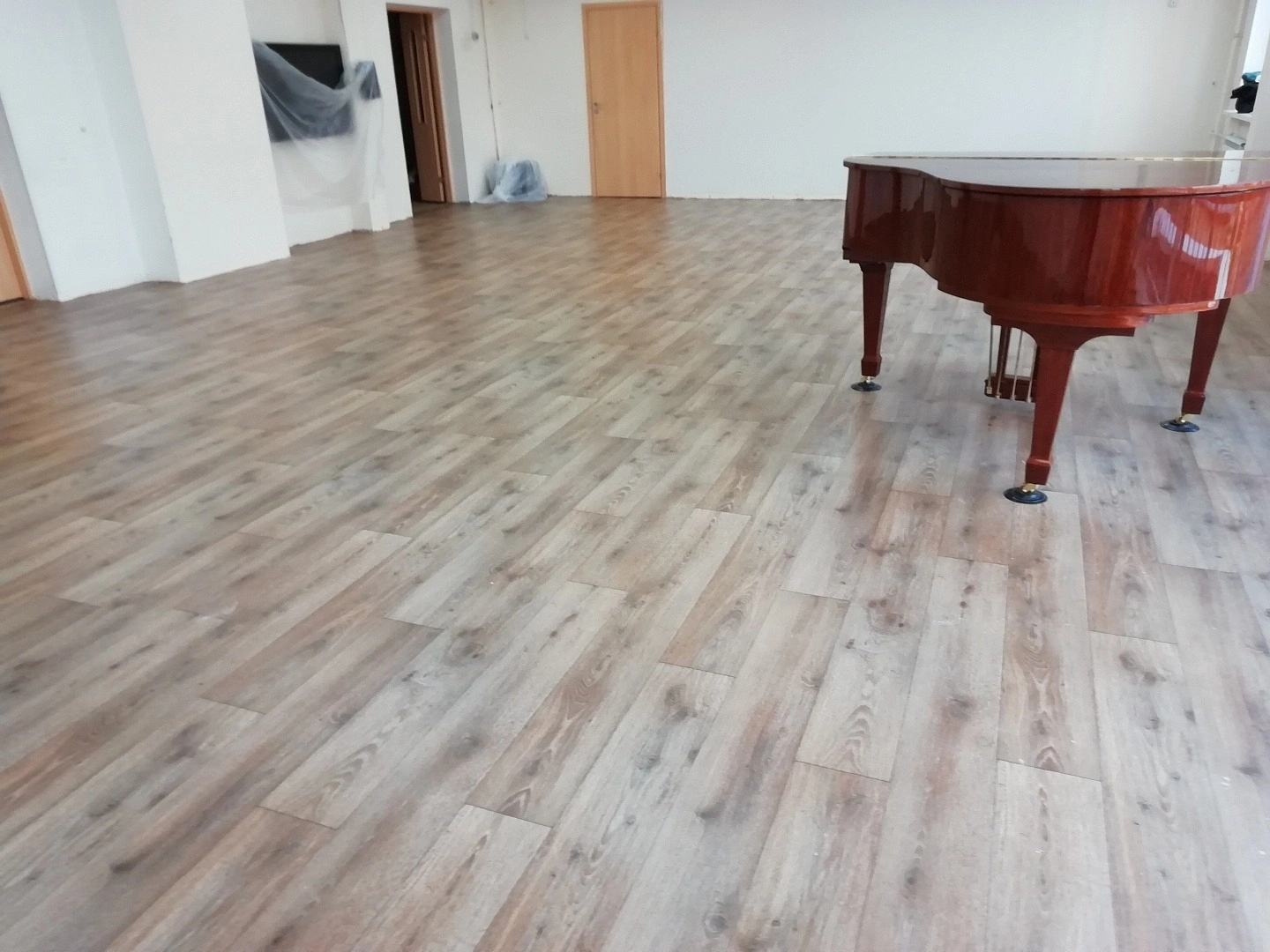 Укладка линолеума в 	МБДОУ   № 66 