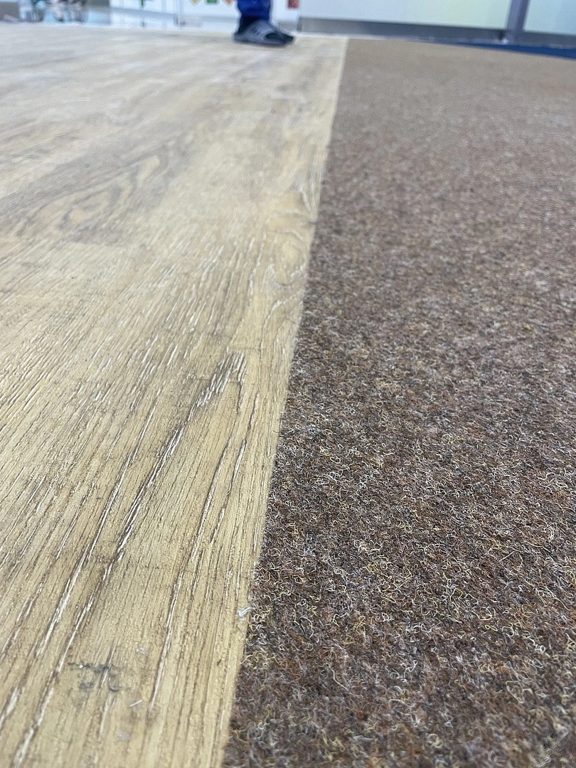 Укладка ковролина в ТЦ 