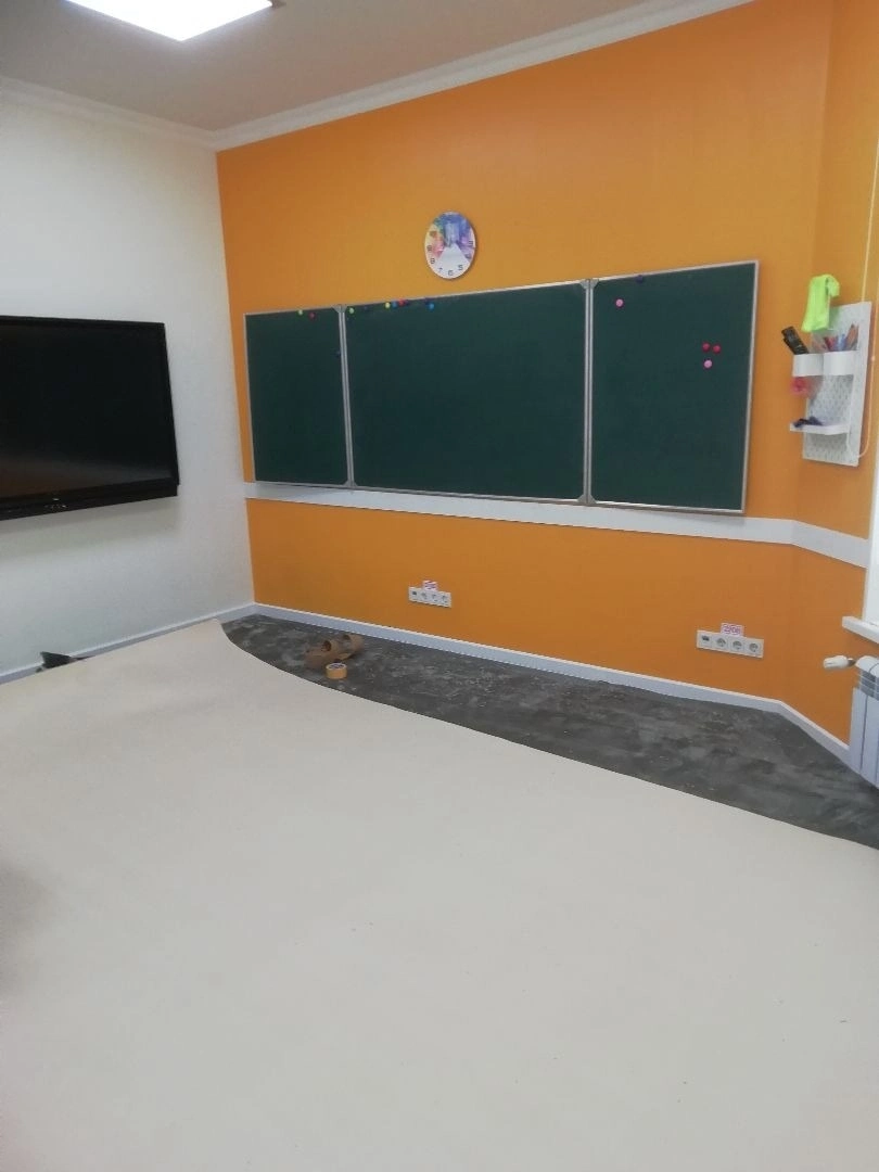 Укладка ковролина в школе английского языка 3