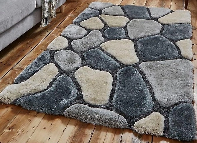 Тафтинговый ковер с несложным рисунком с рельефом