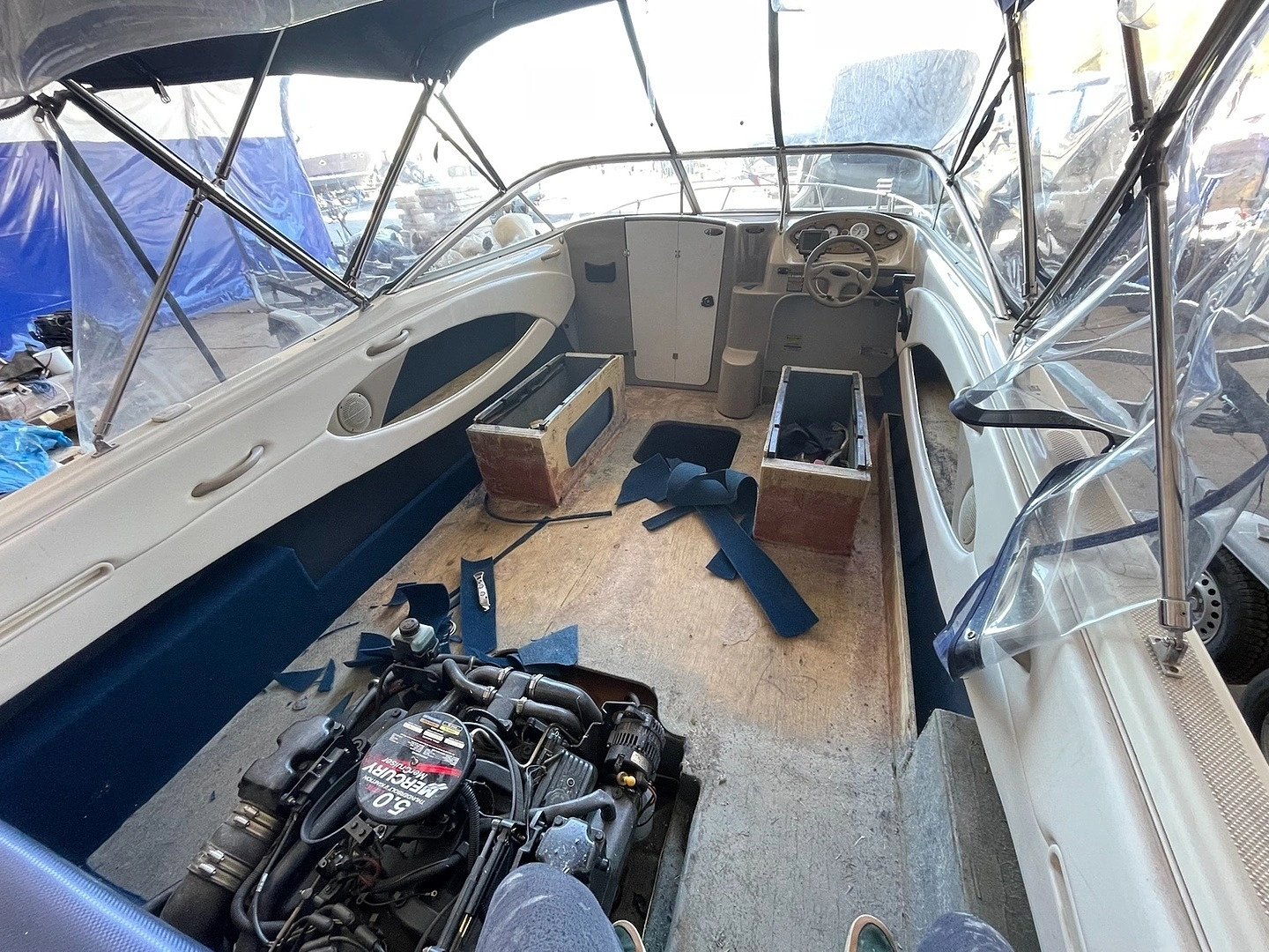 Укладка ковролина на катере 3