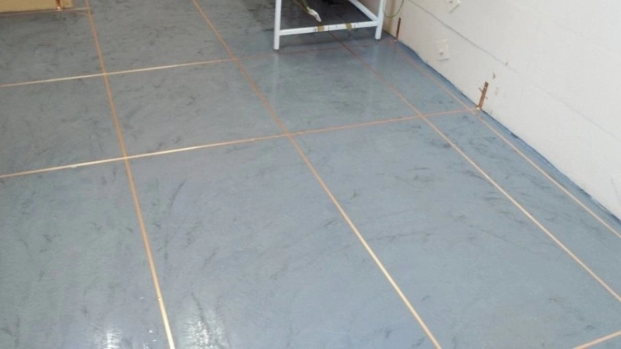 Укладка антистатического и токопроводящего линолеума