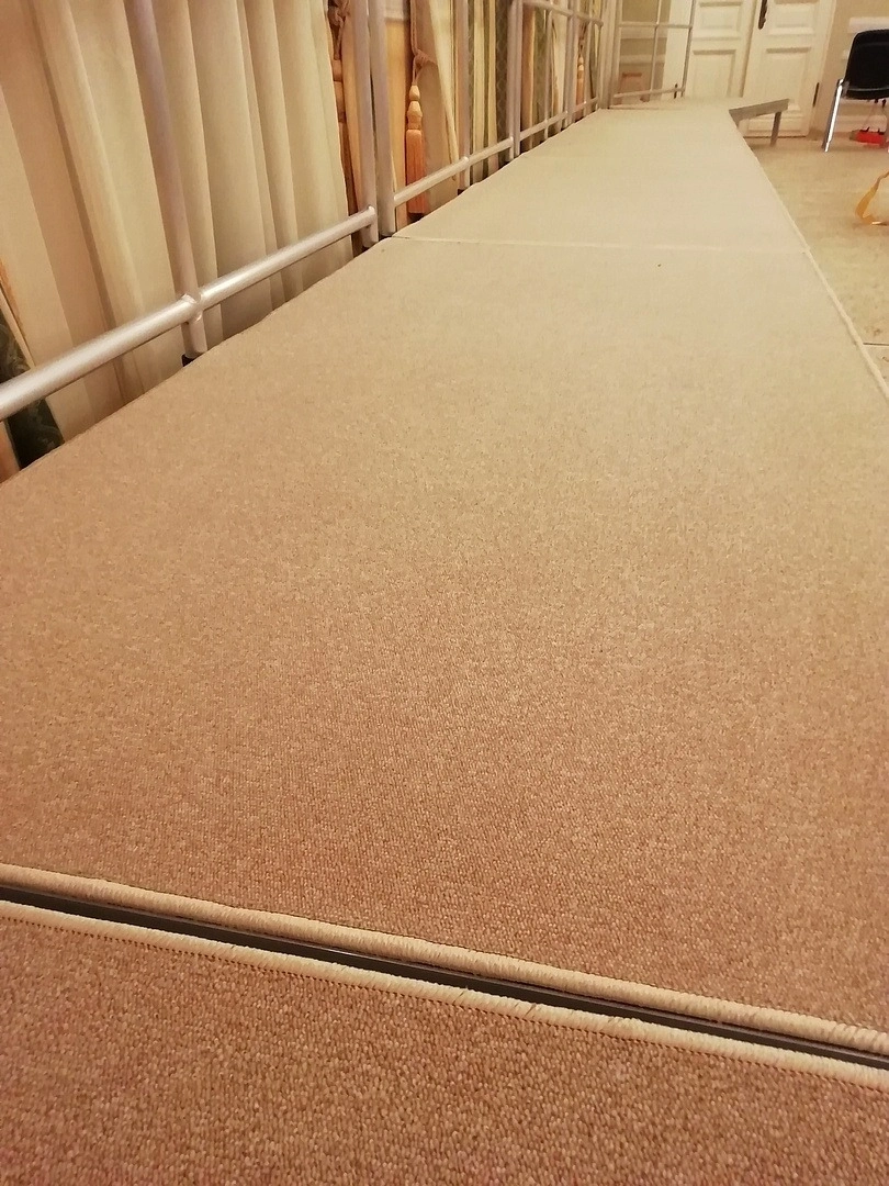 Обшивка сцены ковролином в Московском академическом камерном хоре